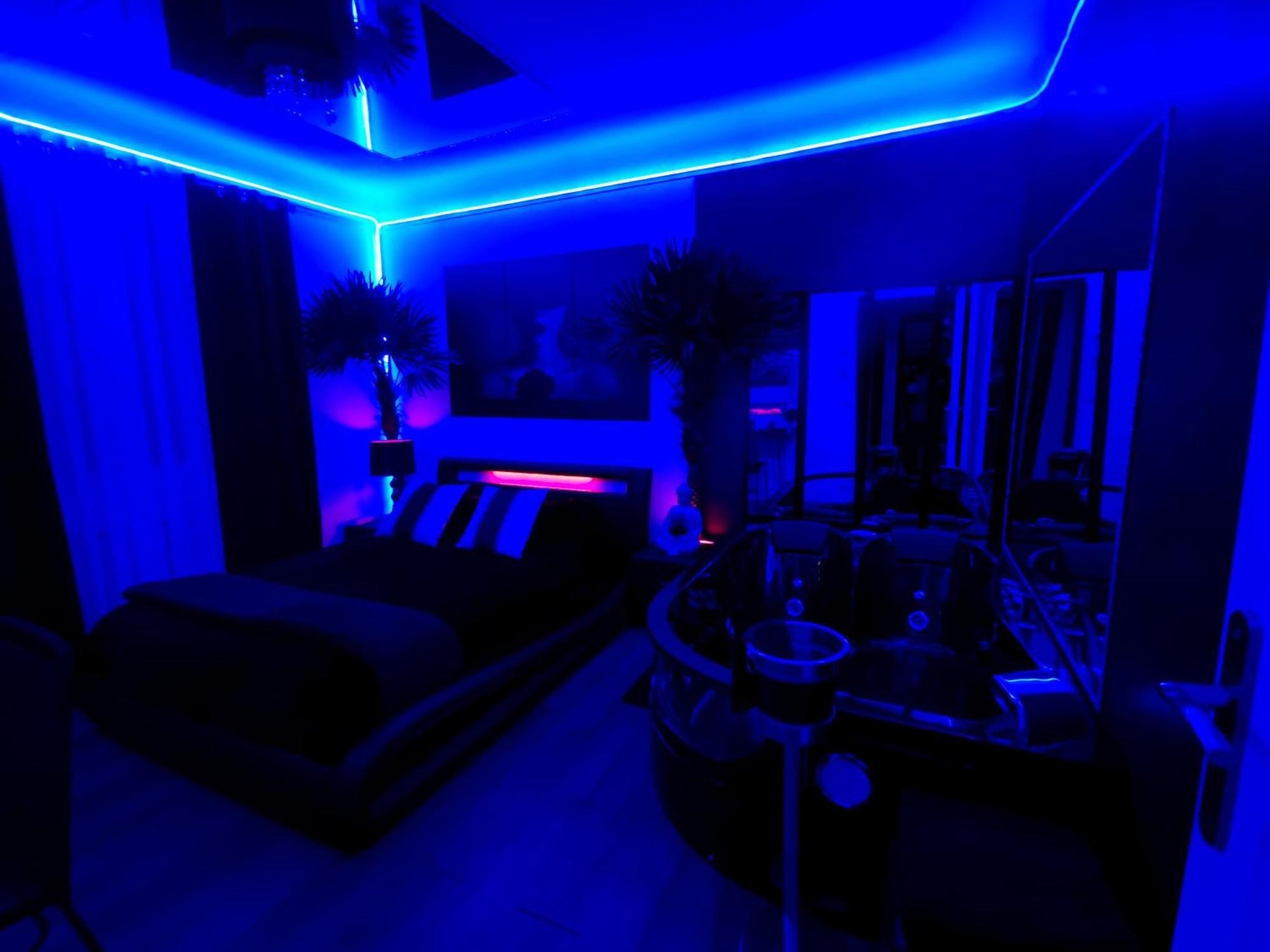 The White Home Broadway Love Room Châteauroux 외부 사진