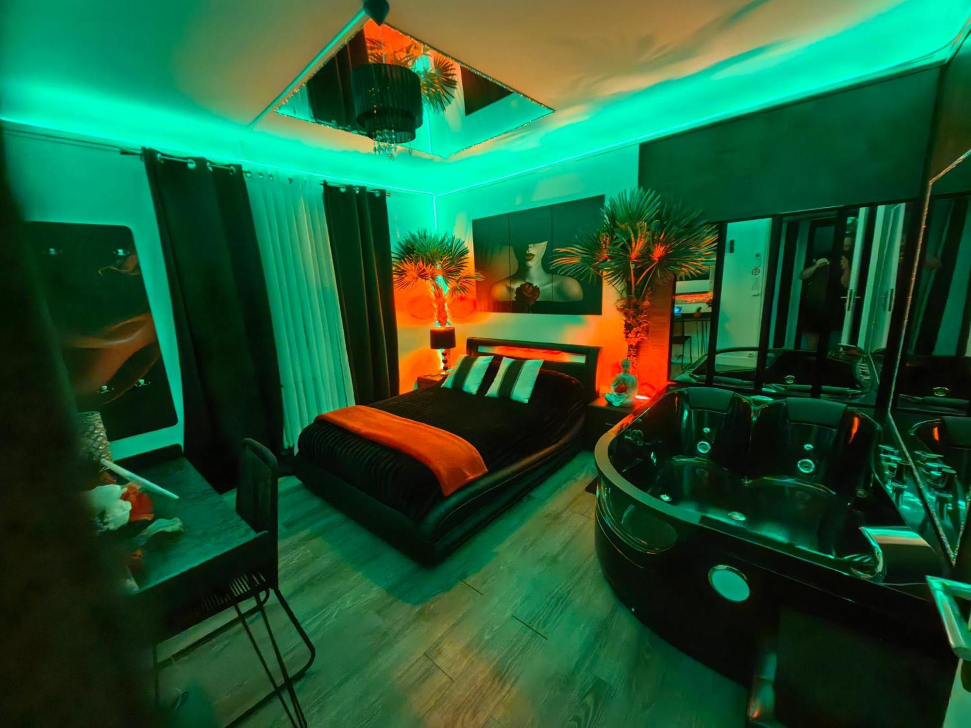The White Home Broadway Love Room Châteauroux 외부 사진